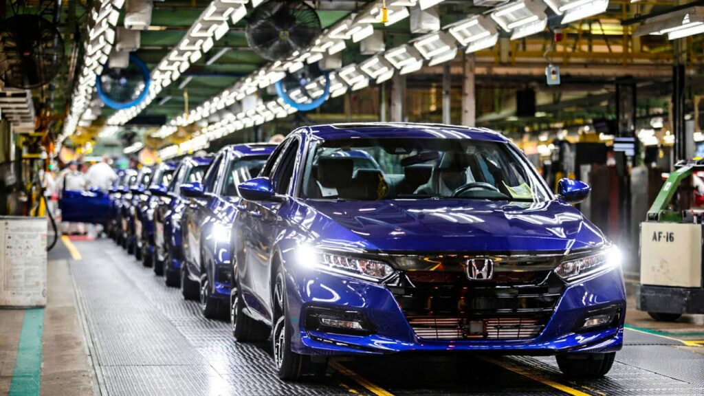 A japán autóipar - Honda autók a gyártósoron